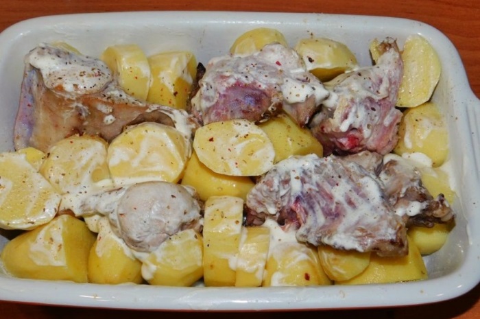 วิธีการปรุงอาหารกระต่ายในเตาอบ - สูตรมาช่าบดขยี้กระต่ายด้วยไม้