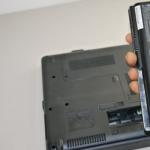 Vilka är sätten att återställa den bärbara datorns batteri?