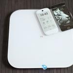 Xiaomi Mi Smart Scale 전자 저울 검토 : 자신을 돌보십시오.