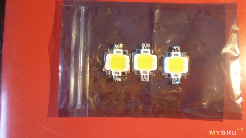 Gratis hemgjord drivrutin för strömförsörjning av lysdioder från en elektronisk omvandlare av energisparande lampor
